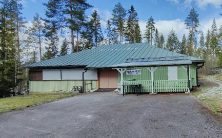 Vihreä puurakennus