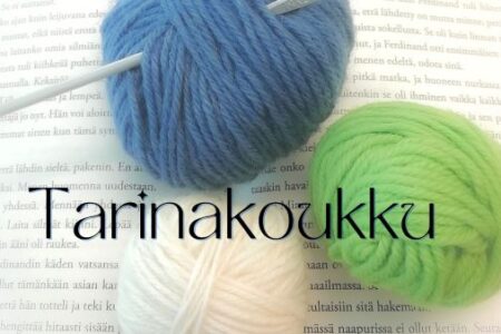 Kolme lankakerää ja virkkuukoukku
